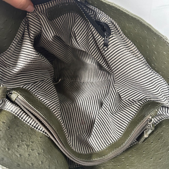 LouenHide tote bag vegan leather ostrich texture roomy carryall with pouch green - Picture 9 of 16